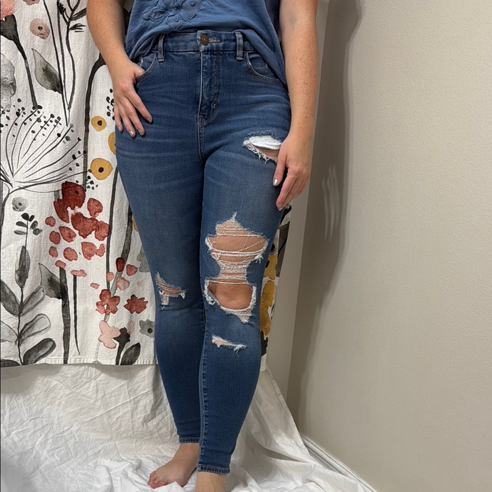 Women’s American Eagle Outfitters Curvy Hi-Rise Jegging Distressed Jean. 4 Short - Picture 4 of 14